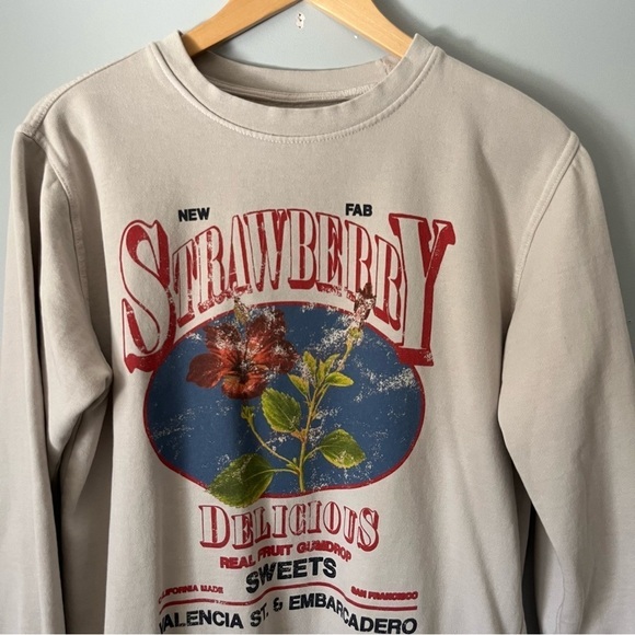Urban Outfitters Strawberry Vintage Inspired Ivory Pullover Sweatshirt Size S - Picture 4 of 16